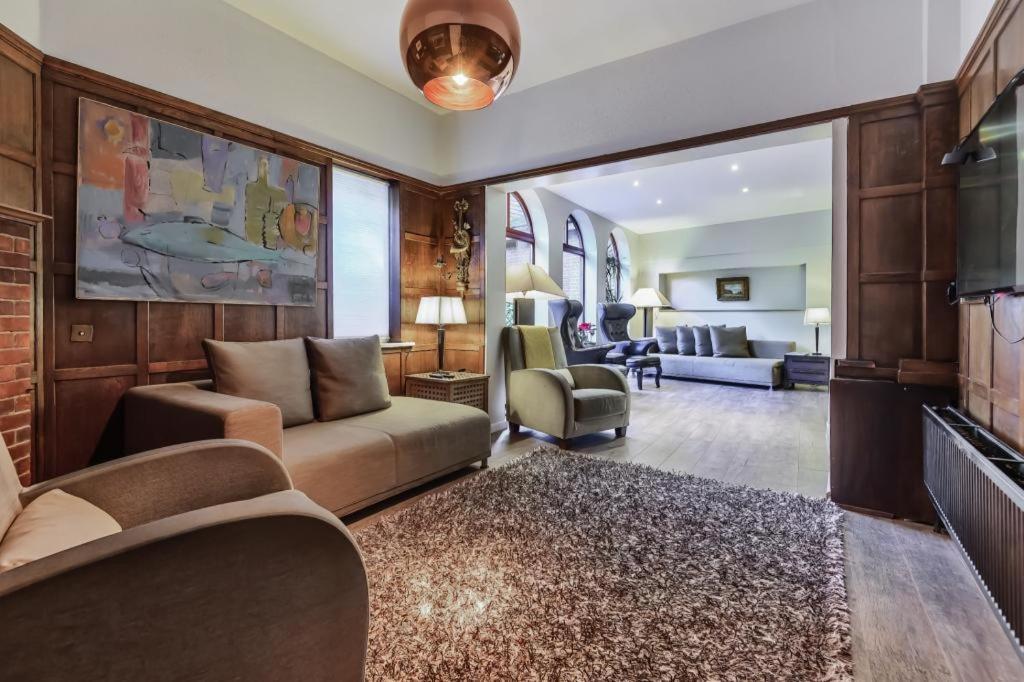 Coach House Villa Woking Ngoại thất bức ảnh