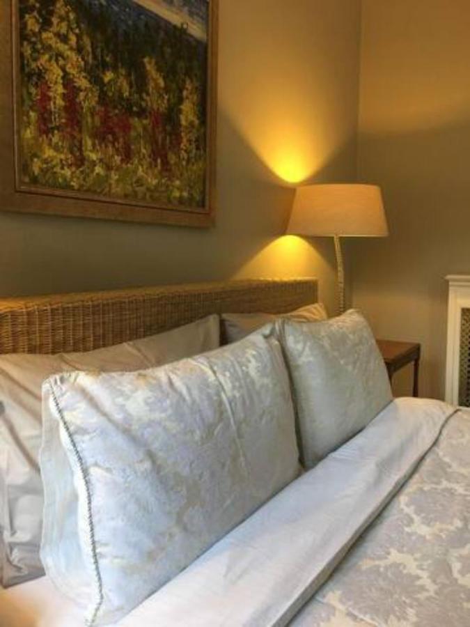 Coach House Villa Woking Ngoại thất bức ảnh