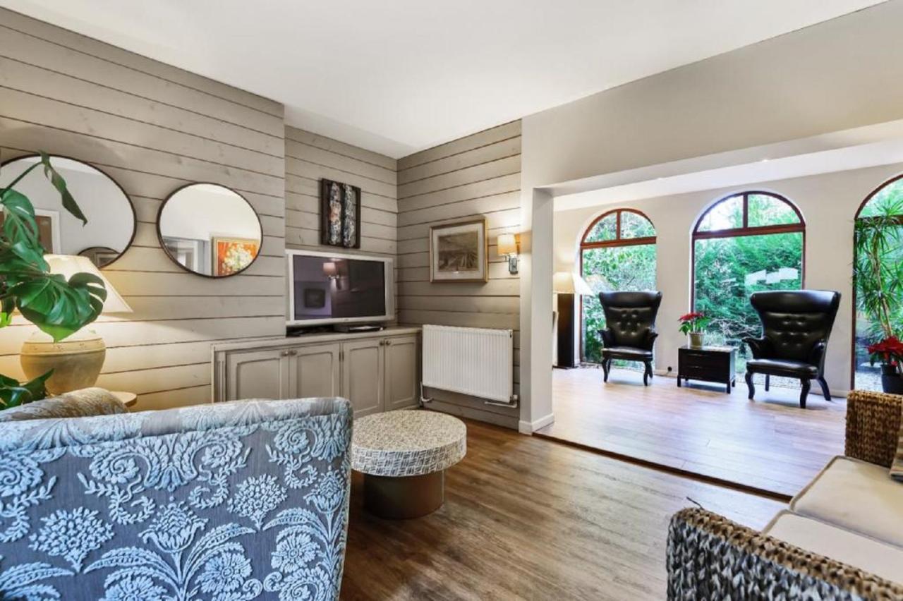 Coach House Villa Woking Ngoại thất bức ảnh
