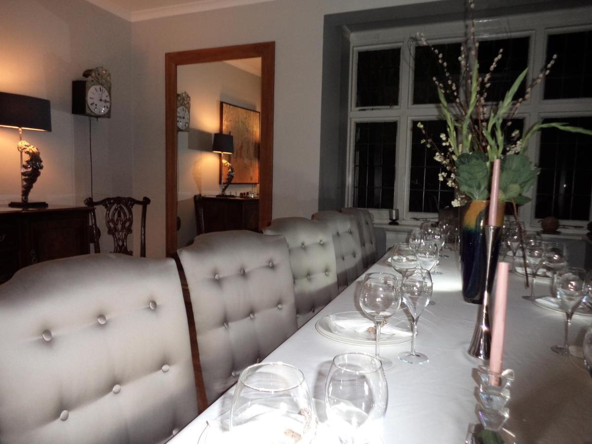 Coach House Villa Woking Ngoại thất bức ảnh