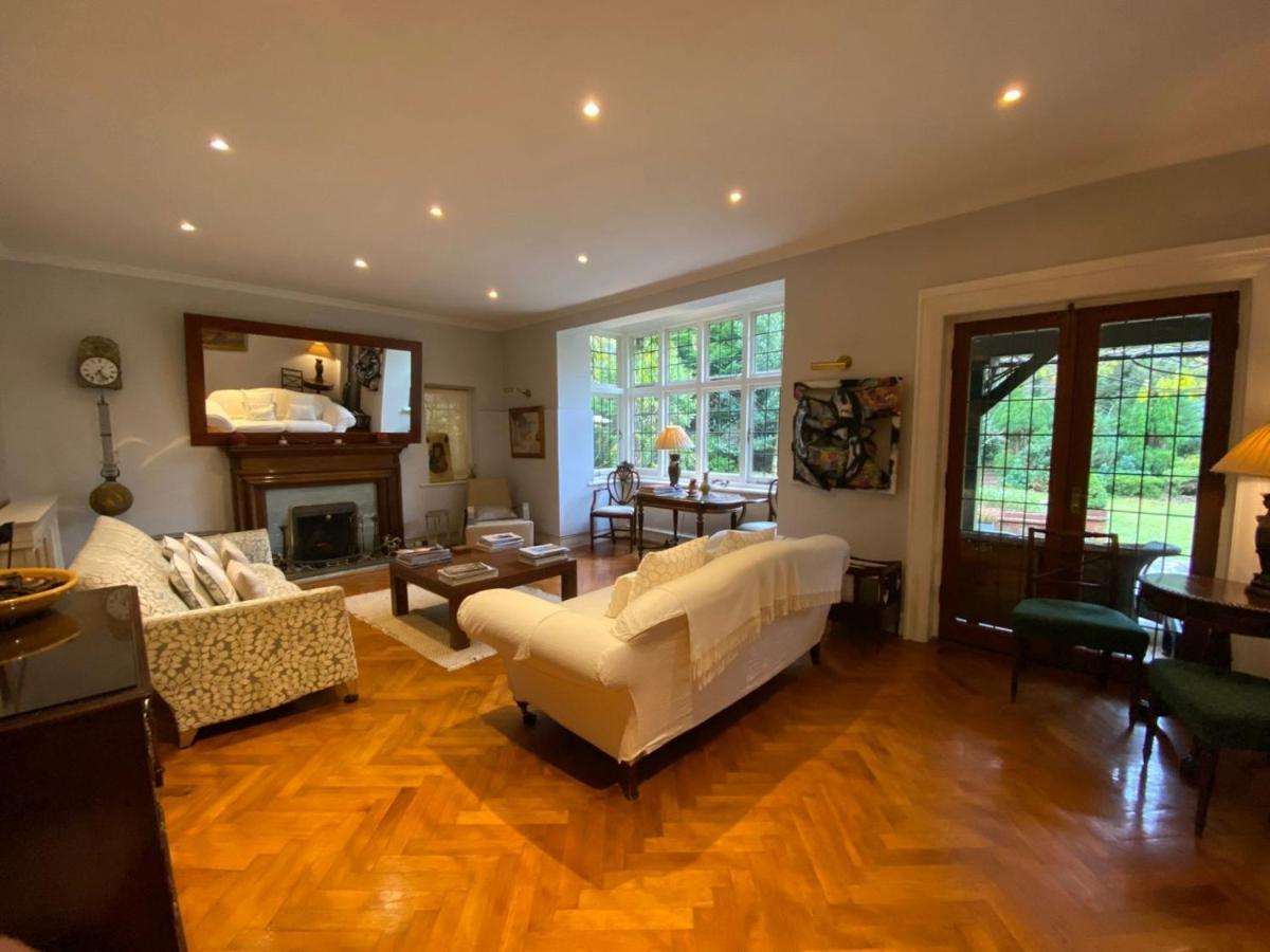 Coach House Villa Woking Ngoại thất bức ảnh