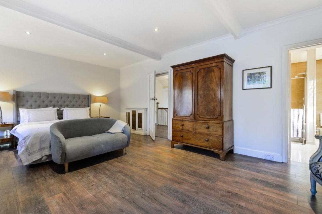Coach House Villa Woking Ngoại thất bức ảnh