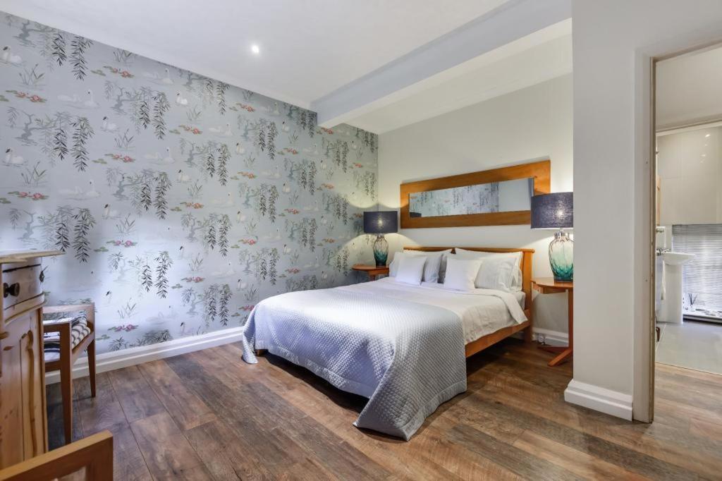 Coach House Villa Woking Ngoại thất bức ảnh
