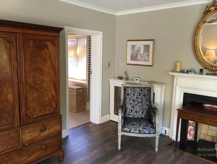 Coach House Villa Woking Ngoại thất bức ảnh