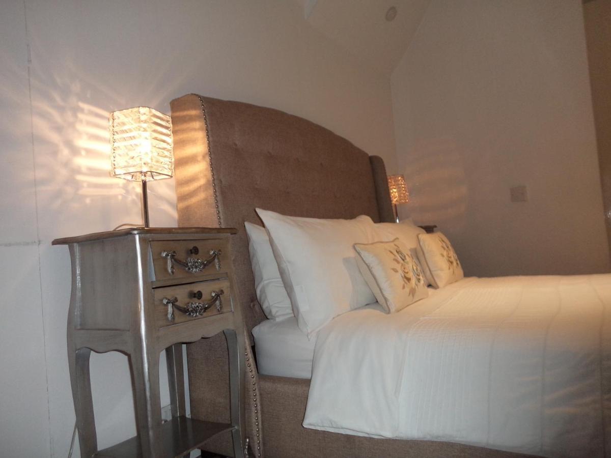 Coach House Villa Woking Ngoại thất bức ảnh