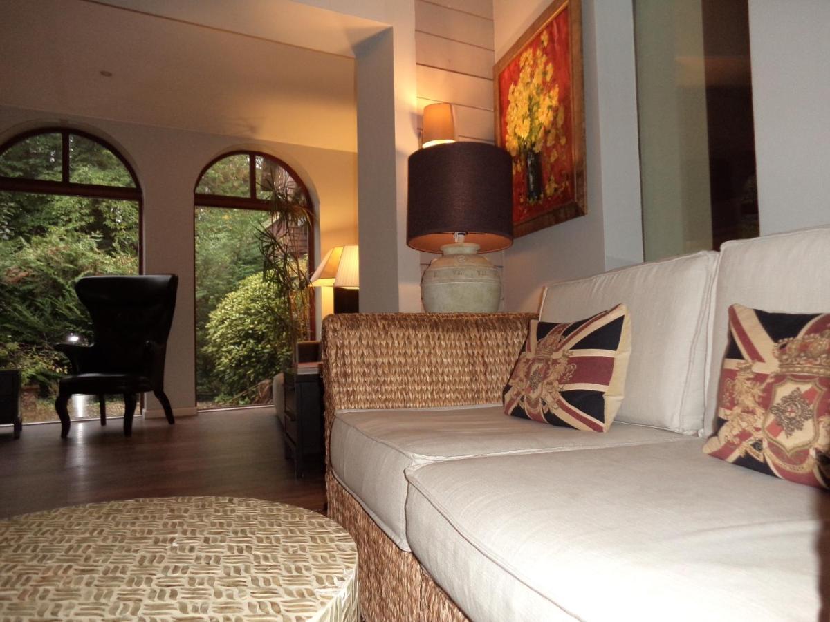 Coach House Villa Woking Ngoại thất bức ảnh