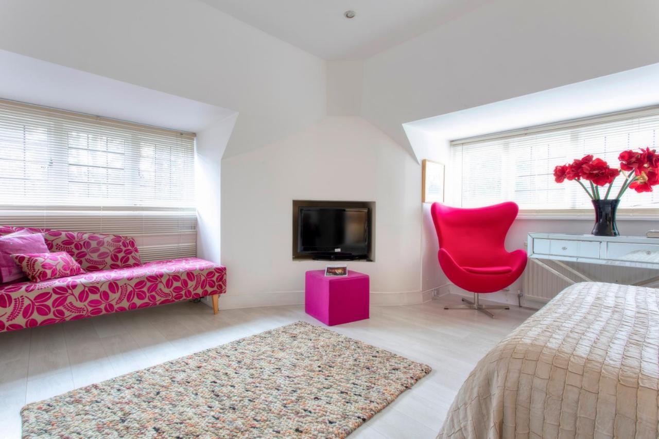 Coach House Villa Woking Ngoại thất bức ảnh