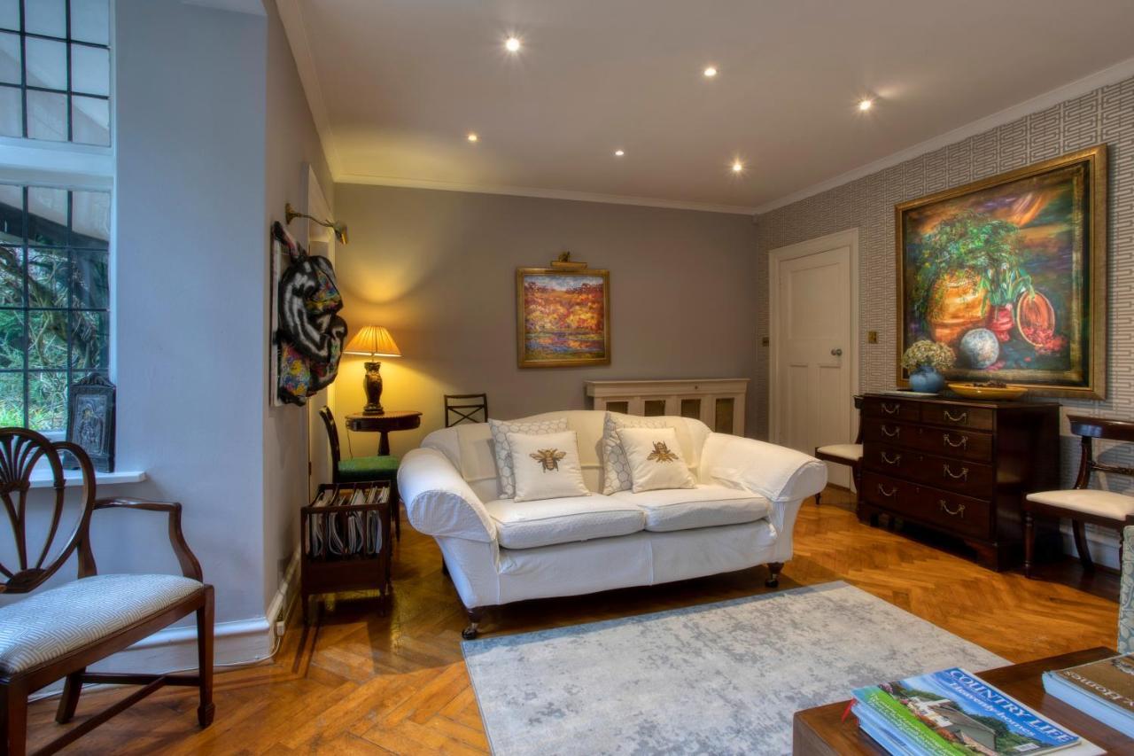 Coach House Villa Woking Ngoại thất bức ảnh